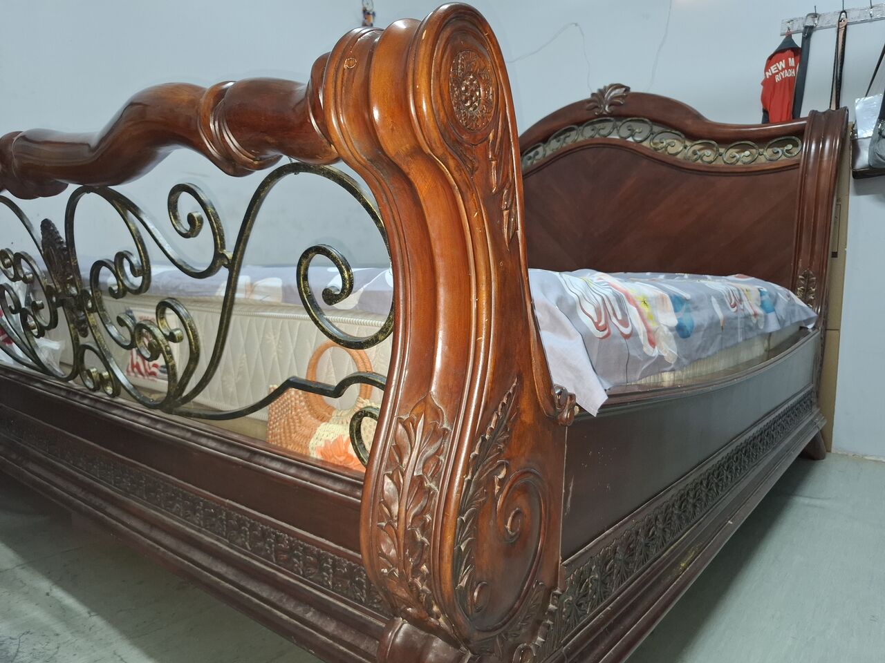 Al Shemaysi, Furniture, SAR 800,  King Size Cot With American Mattress