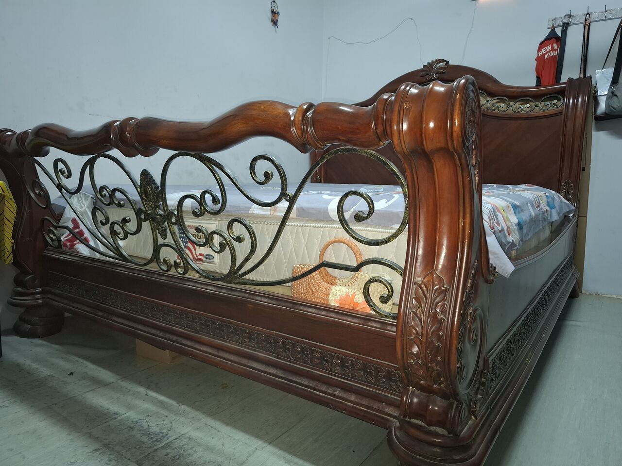 Al Shemaysi, Furniture, SAR 800,  King Size Cot With American Mattress
