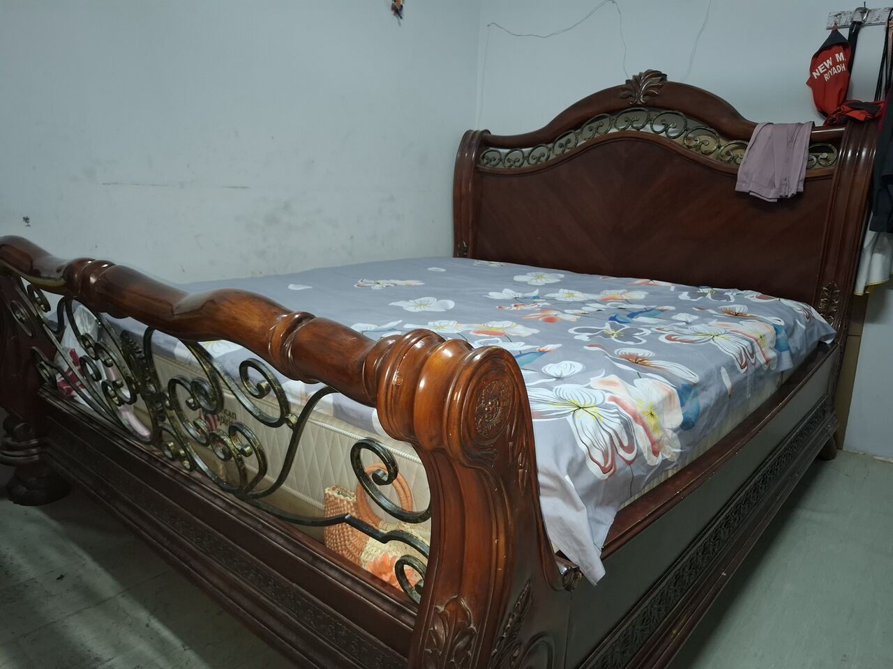 Al Shemaysi, Furniture, SAR 800,  King Size Cot With American Mattress