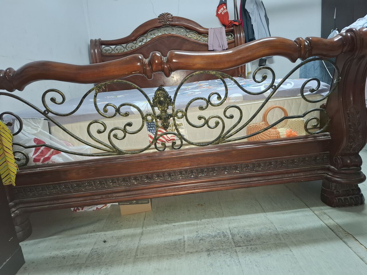 Al Shemaysi, Furniture, SAR 800,  King Size Cot With American Mattress