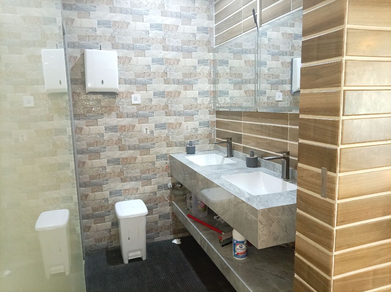 Hoora, Shops, BHD 4000,  120 Sq. Meter,  Restorent For Sale Good Location In : Hoora