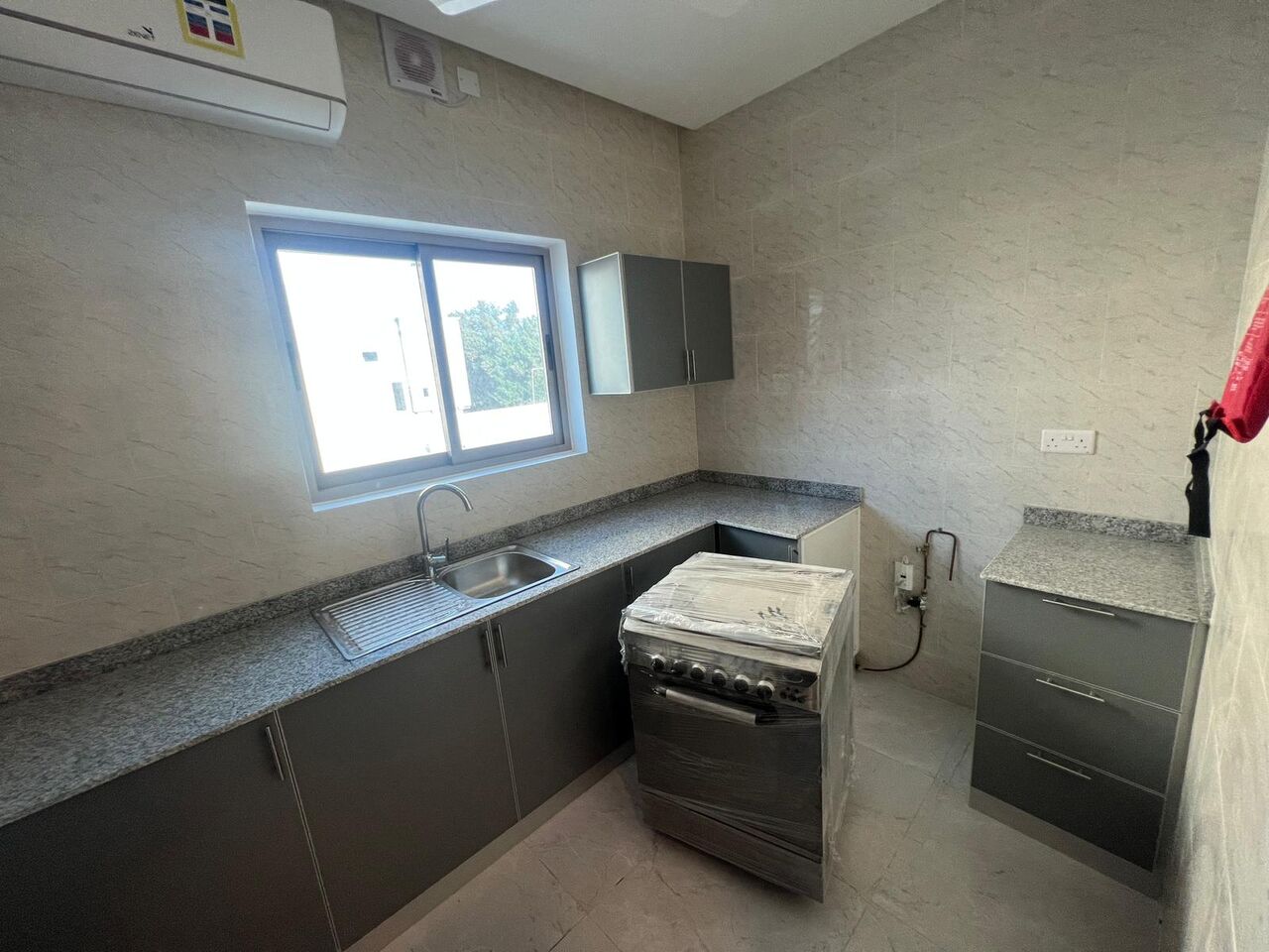 Burhama, Apartments, Flats, Houses & Villas, BHD 350/month,  Furnished,  2 BR,  Apartment For Rent In Burhama | Closed Kitchen | Balcony
