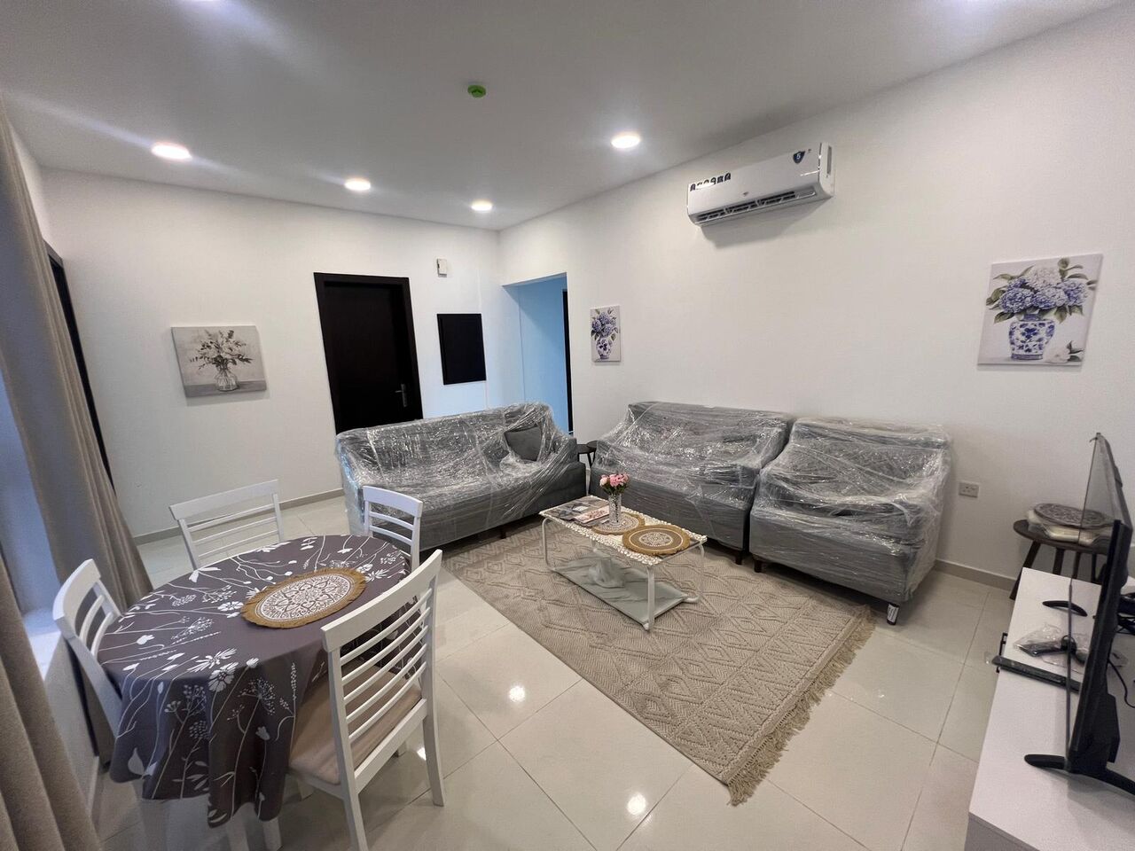 Burhama, Apartments, Flats, Houses & Villas, BHD 350/month,  Furnished,  2 BR,  Apartment For Rent In Burhama | Closed Kitchen | Balcony