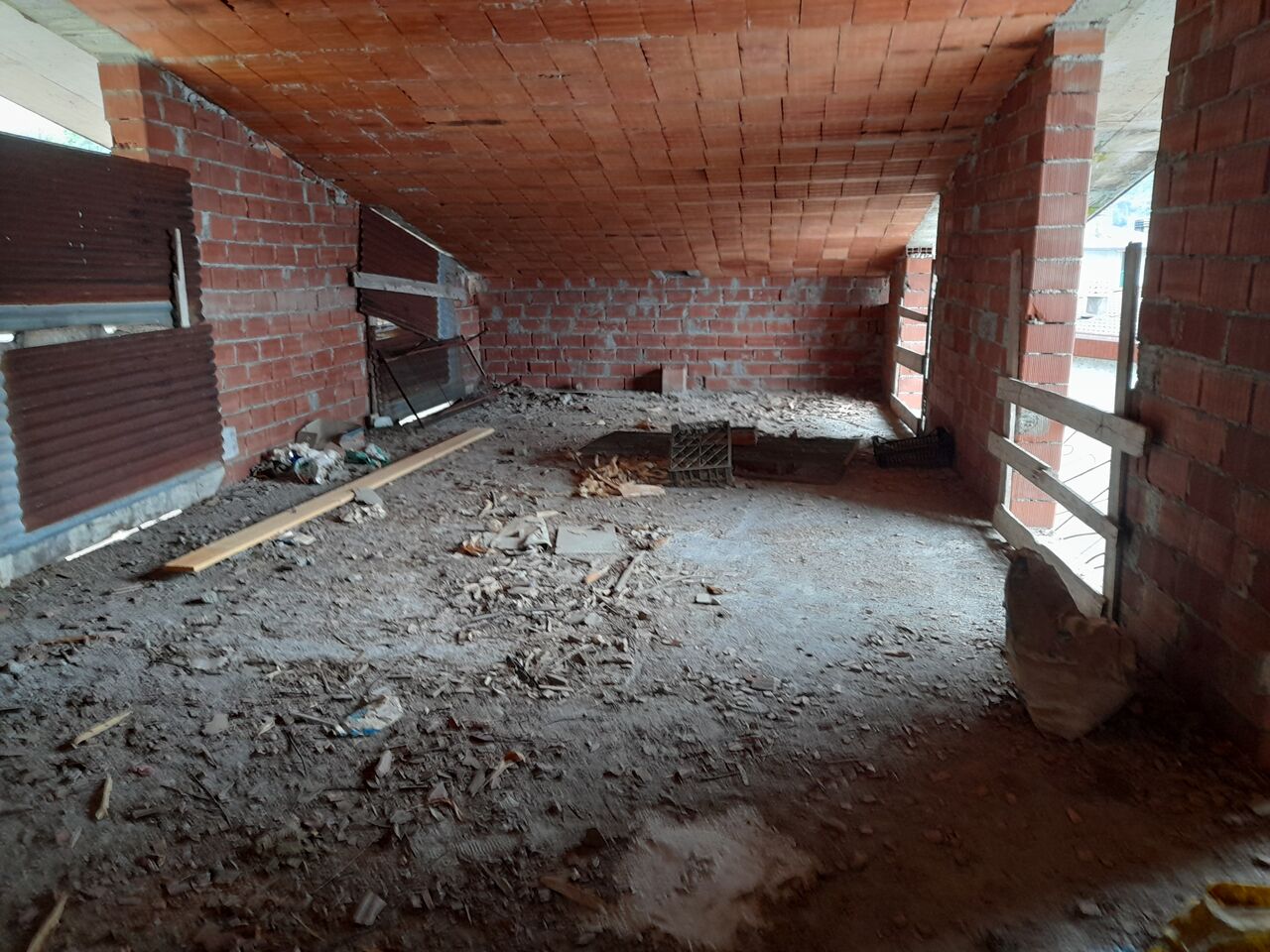 Milan, Real Estate For Sale, EUR 65000,  Alpine Independent Building With Garden Near Lake Como - Deal