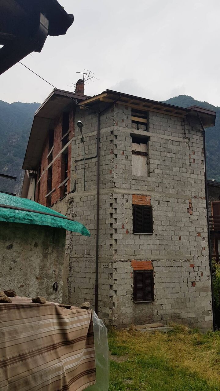 Milan, Real Estate For Sale, EUR 65000,  Alpine Independent Building With Garden Near Lake Como - Deal