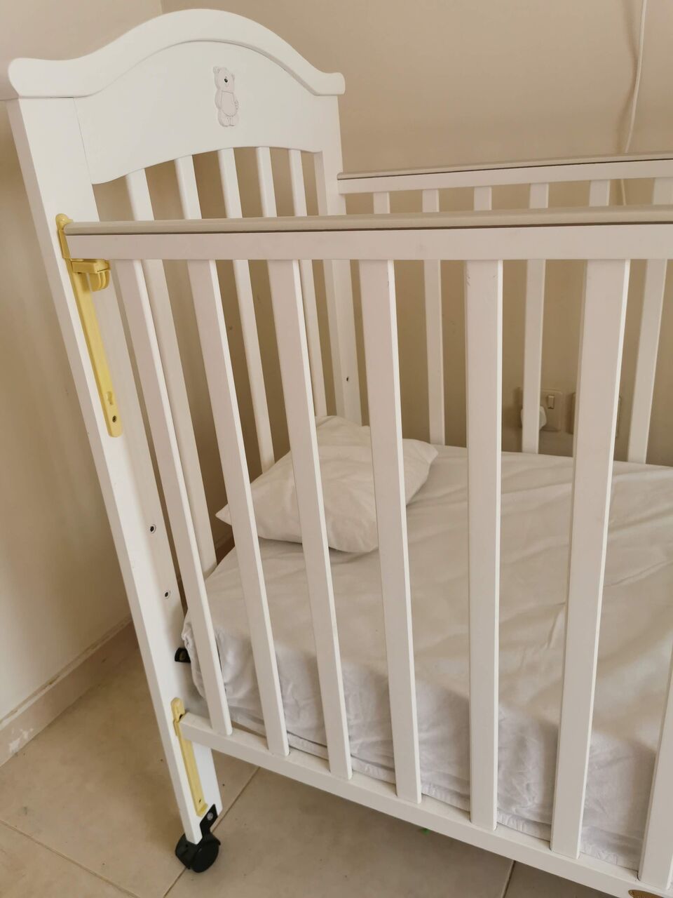 Al Rakah Al Shamaliyah, Baby & Kid Stuff, SAR 350,  White Baby Crib / Baby Cot With Mattress &ndash; Excellent Condition