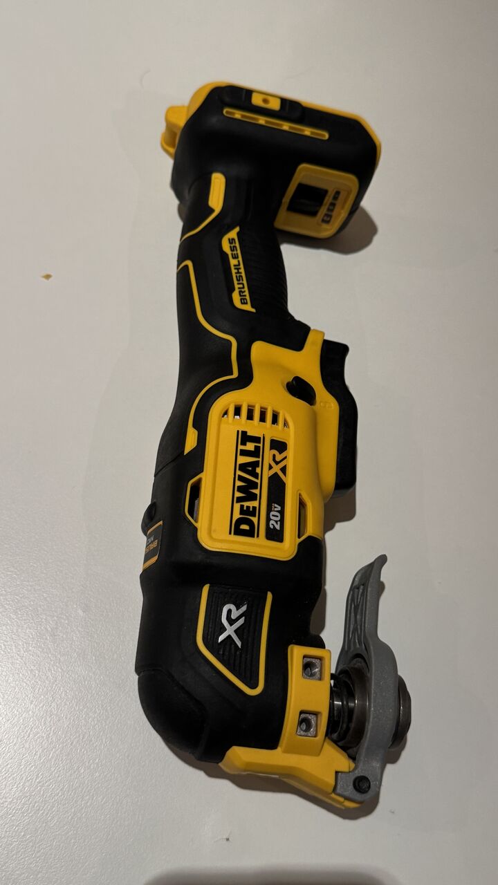 Riyadh, Machinery, SAR 3100,  For Sale DeWalt 20V Cordless Tool Set, Including Sander, Router, Heat Gun, Oscillating Mul