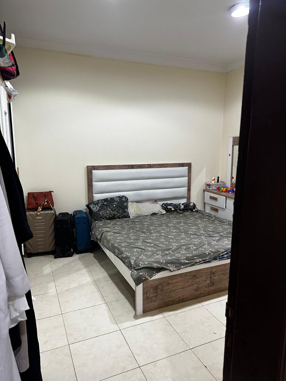 Ghirnatah, Housing Exchanges, SAR 38000/year,  3 BR,  130 Sq. Meter,  1 Living Room, 3 Bed, 3 Bath Family Apartment Available NOV 1 2026