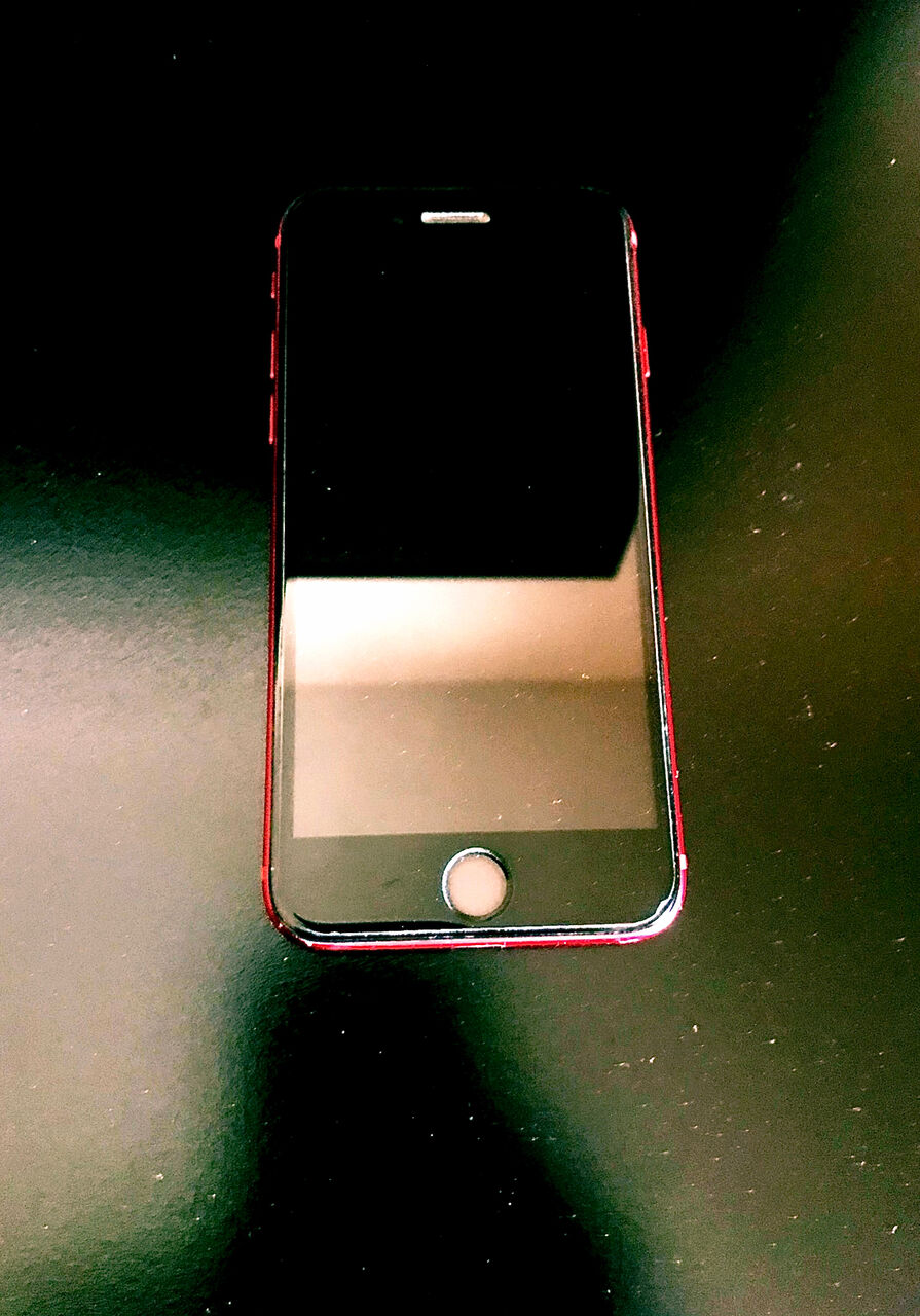 Manama, Mobile Phones, BHD 50,  IPhone SE & IPhone 8 - For Sale Or Exchange