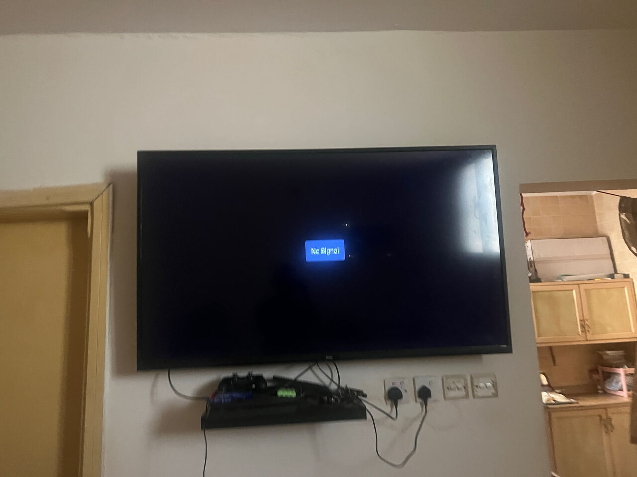 Al Malaz, Electronics, SAR 800,  55inch Smart Tv Software-android (2 Month Warranty Until Nov-16)
