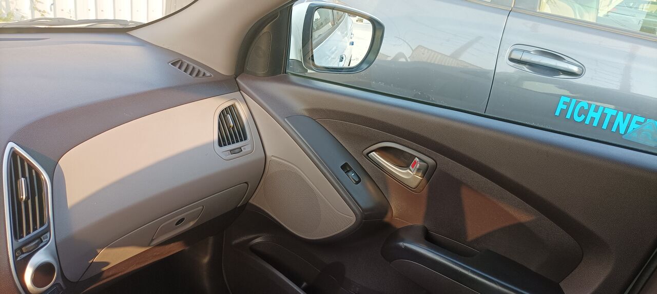 Khobar, Vehicles, Cars & Trucks , SAR 28000,  Hyundai Tucson,  2012,  Automatic,  328000 KM,   Model  Is In Excellent Condition And Has Been Well-maintained. It Is A