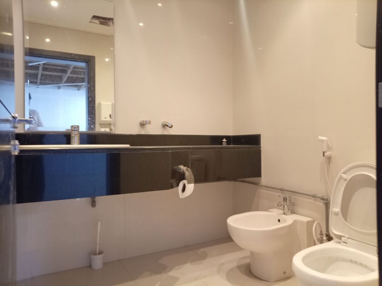 Hoora, Warehouses, BHD 700,  400 Sq. Meter,  Werehouses With Car Parking For Rent In : Hoora