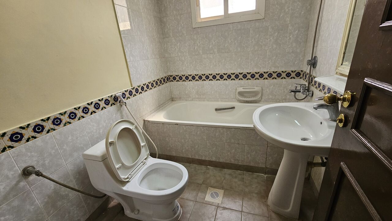 Juffair, Apartments, Flats, Houses & Villas, 250/month,  2 BR,  Spacious, Semifurnished, Inclusive Ewa.closedkitchen, Gascooking.Juffair.39128508.Benny.