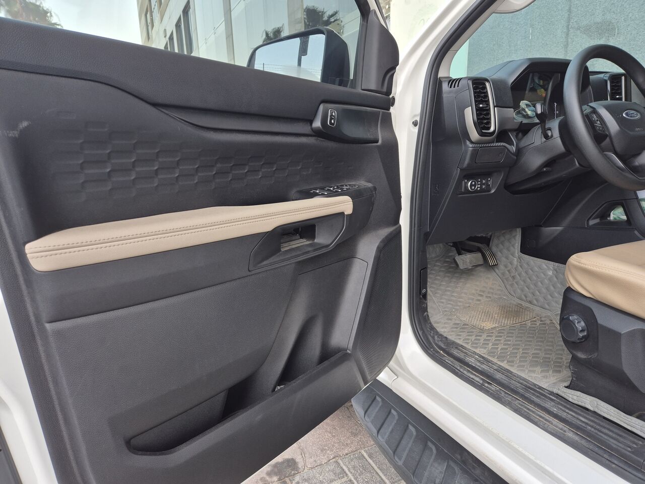 Riyadh, Vehicles, Cars & Trucks , SAR 119000,  Ford Explorer,  2024,  Automatic,  23000 KM,  Ford Everest  23K As Brand New (First Owner)