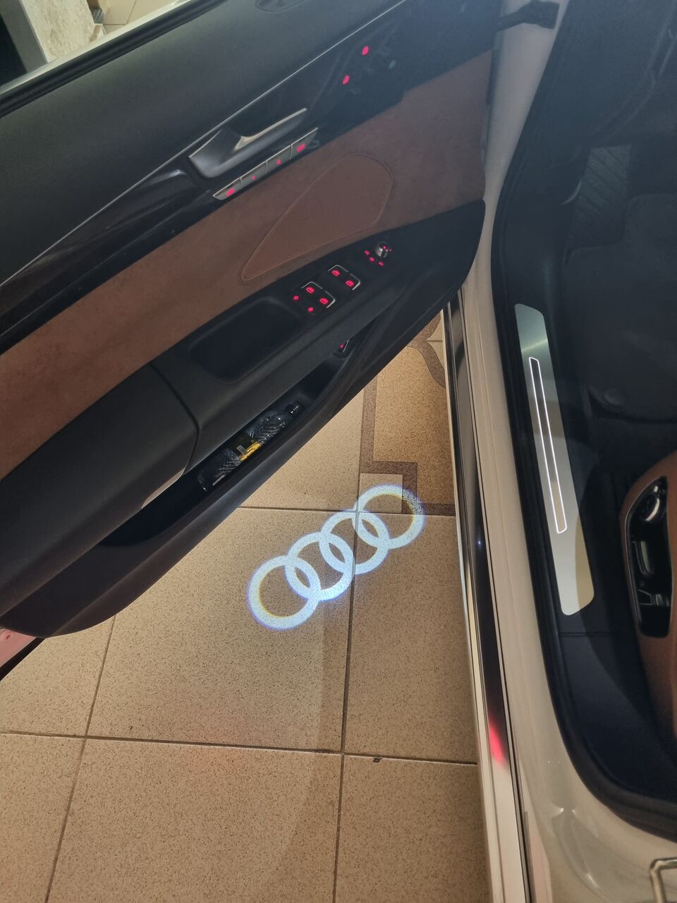 Jeddah, Vehicles, Cars & Trucks , SAR 54000,  Audi A8,  2015,  Automatic,  298000 KM,  Jeddah Ar Rawdah