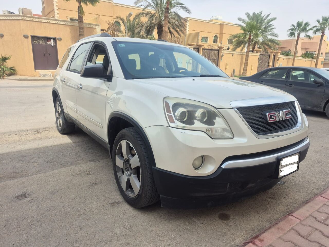 Riyadh, Vehicles, Cars & Trucks , SAR 18000,  GMC ACADIA,  2011,  Automatic,  350000 KM,