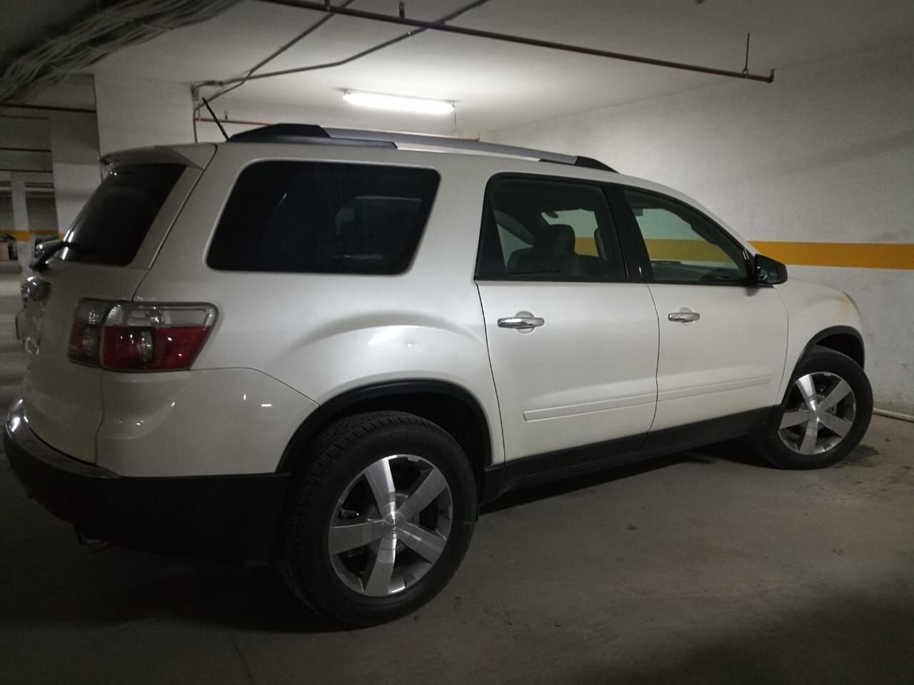 Riyadh, Vehicles, Cars & Trucks , SAR 18000,  GMC ACADIA,  2011,  Automatic,  350000 KM,