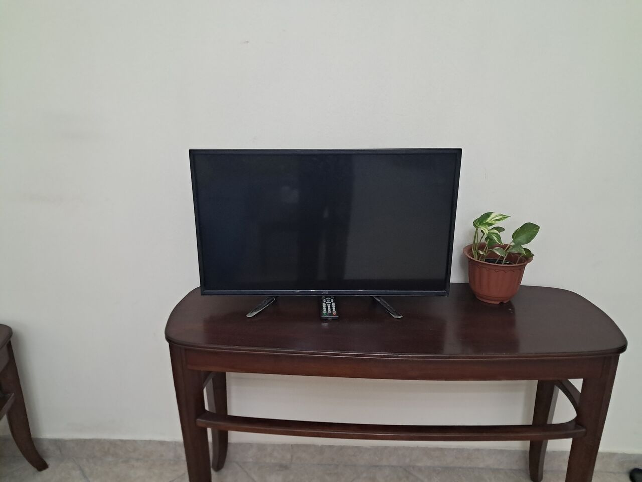 Manama, Household Items, BHD 10,  TV & Microwave For Urgent Sale