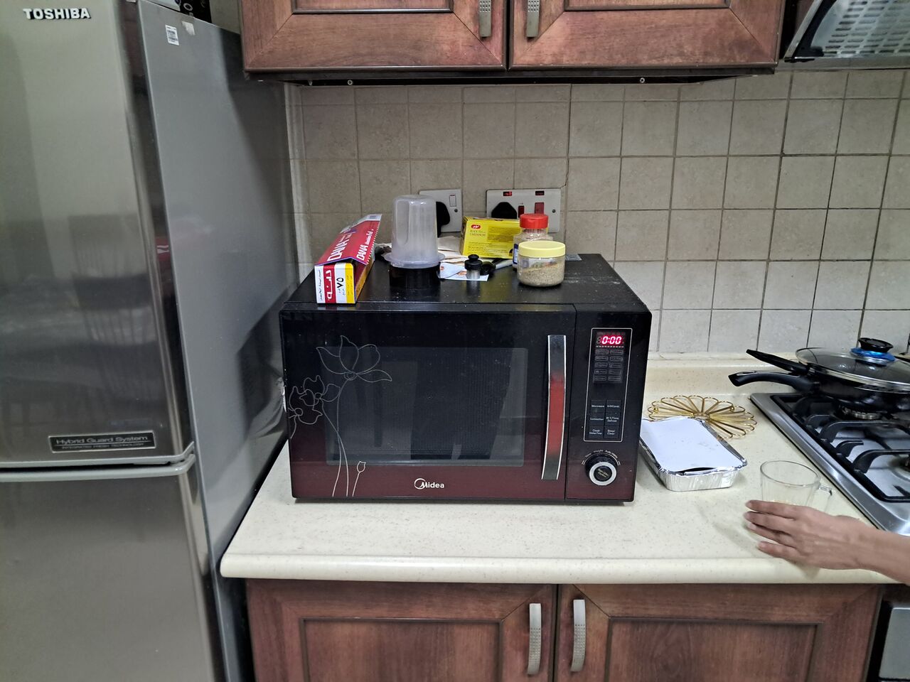 Manama, Household Items, BHD 10,  TV & Microwave For Urgent Sale