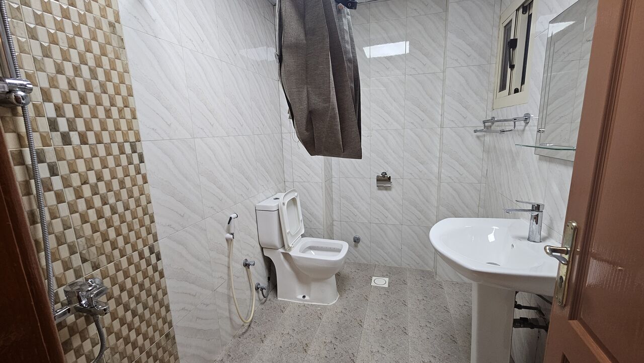 Juffair, Apartments, Flats, Houses & Villas, BHD 350/month,  Furnished,  2 BR,  Unlimited EWA,spacious And Clean,weekly Twice Housekeeping,closed Kitchen.Juffair.39128508