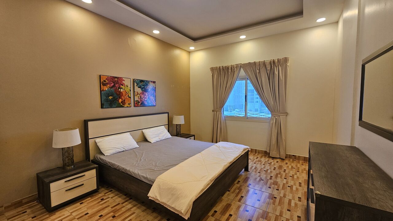 Juffair, Apartments, Flats, Houses & Villas, BHD 350/month,  Furnished,  2 BR,  Unlimited EWA,spacious And Clean,weekly Twice Housekeeping,closed Kitchen.Juffair.39128508