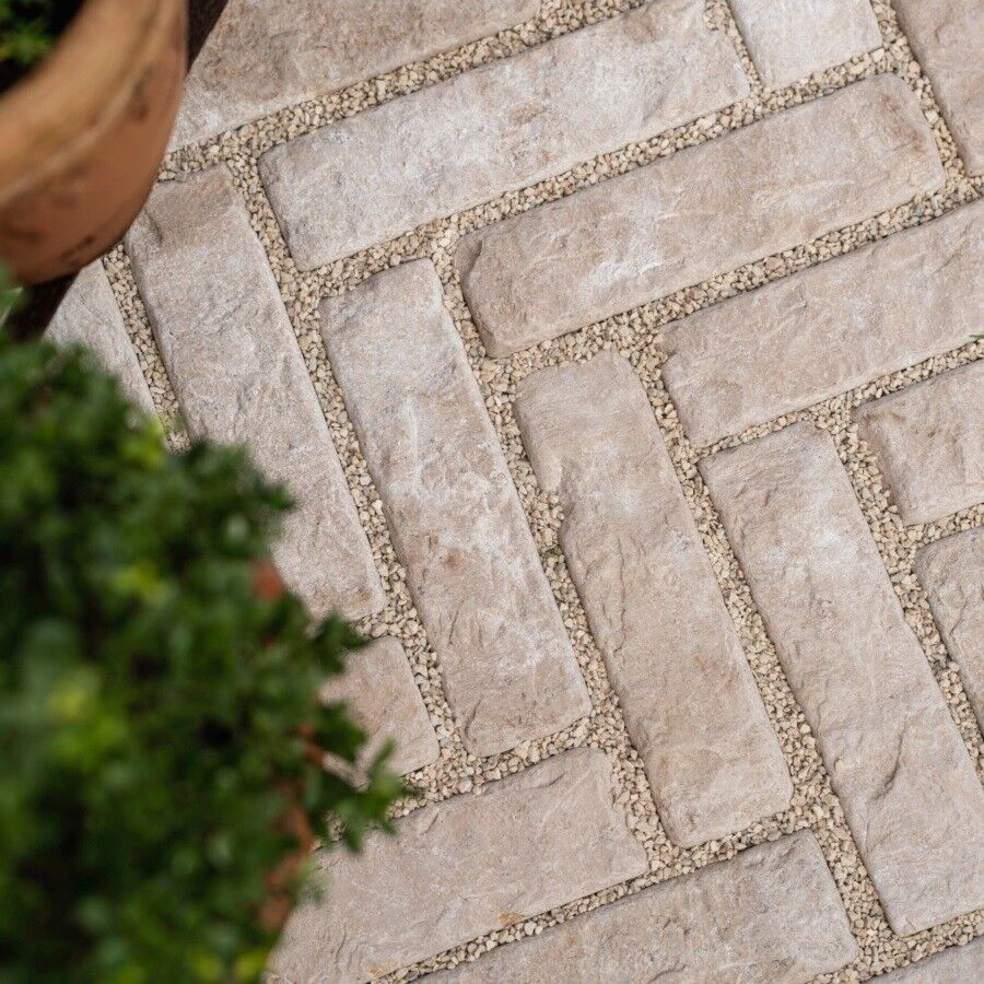 London, Household Items, GBP 46,  Dijon/Regent Outdoor Splitface Herringbone &ndash; Stunning Limestone Setts