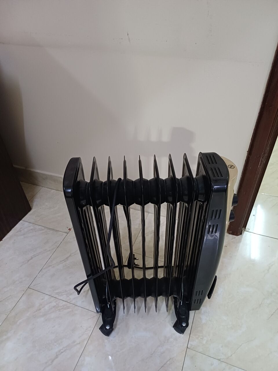 East Riffa, Furniture, BHD 1,  Room Oil Heater  ,Mobile: 39776886, Whatsup : 35072655