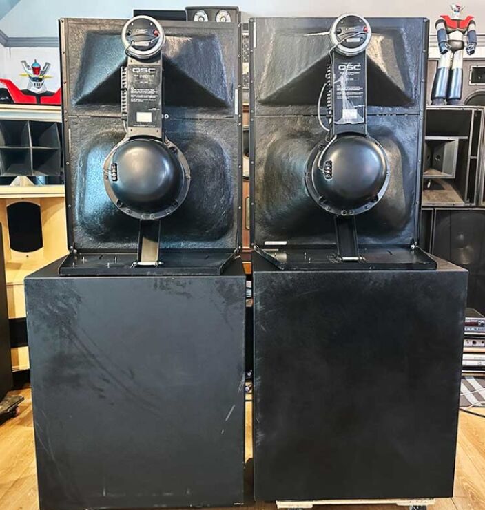 Olaya, Musical Instruments, SAR 2500,  QSC MH-1075C-F