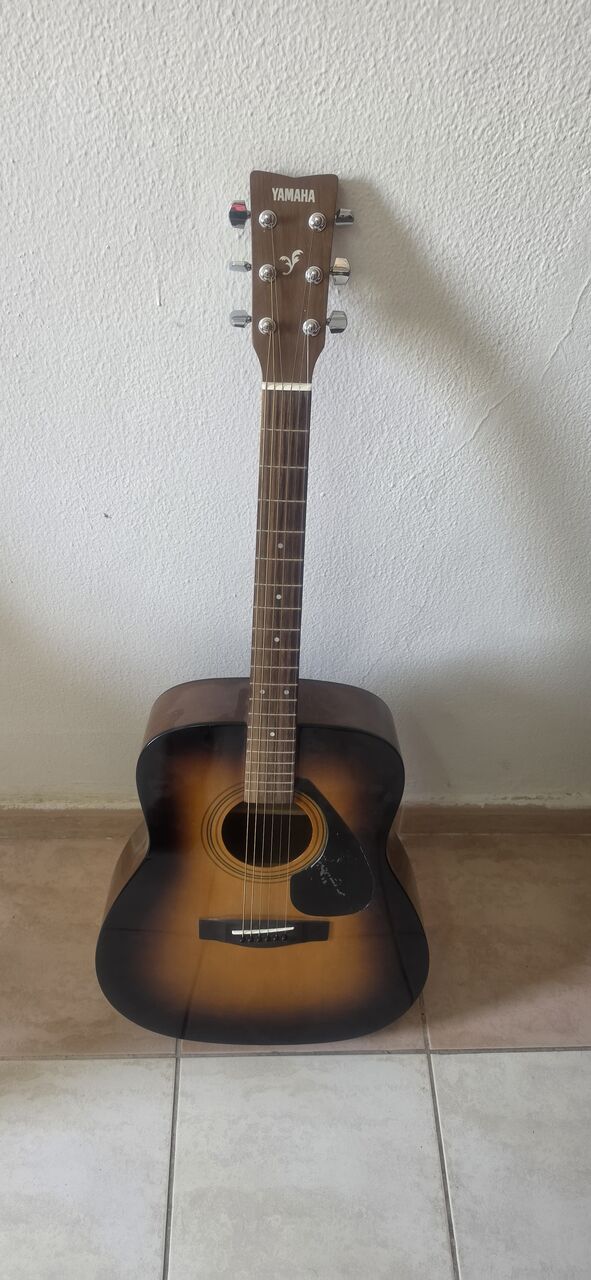 Al Khobar Al Shamalia, Musical Instruments, SAR 500,  Guiter