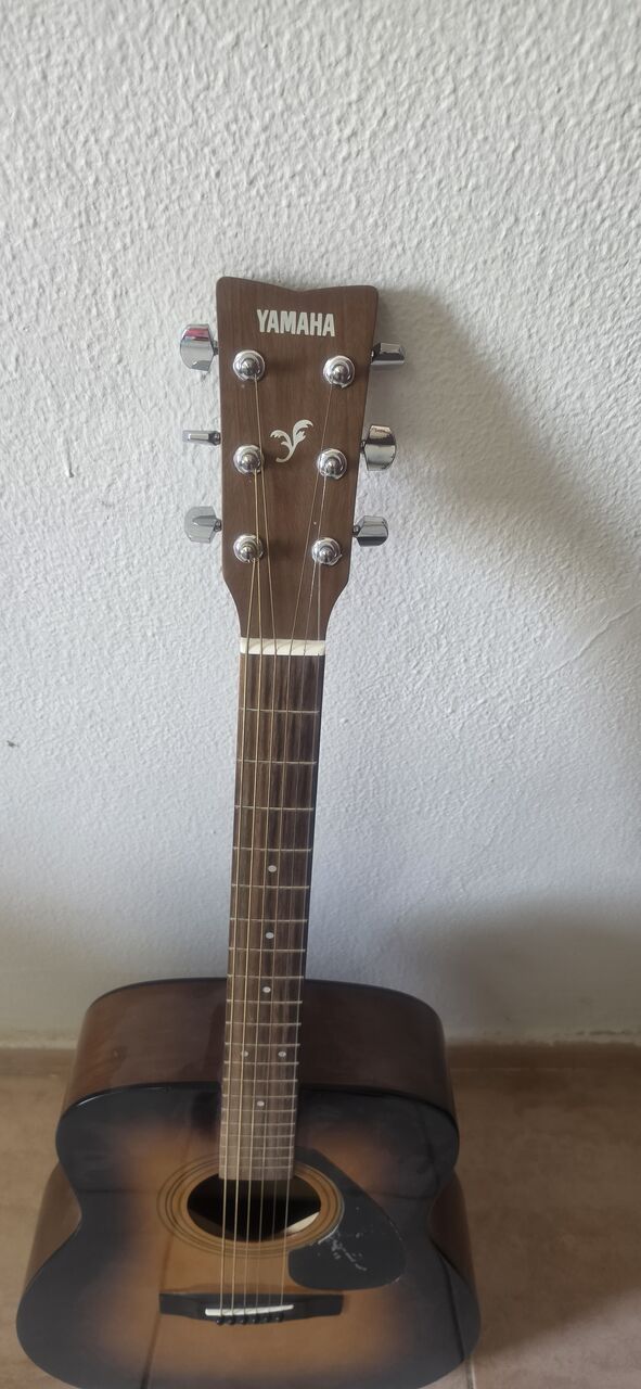 Al Khobar Al Shamalia, Musical Instruments, SAR 500,  Guiter