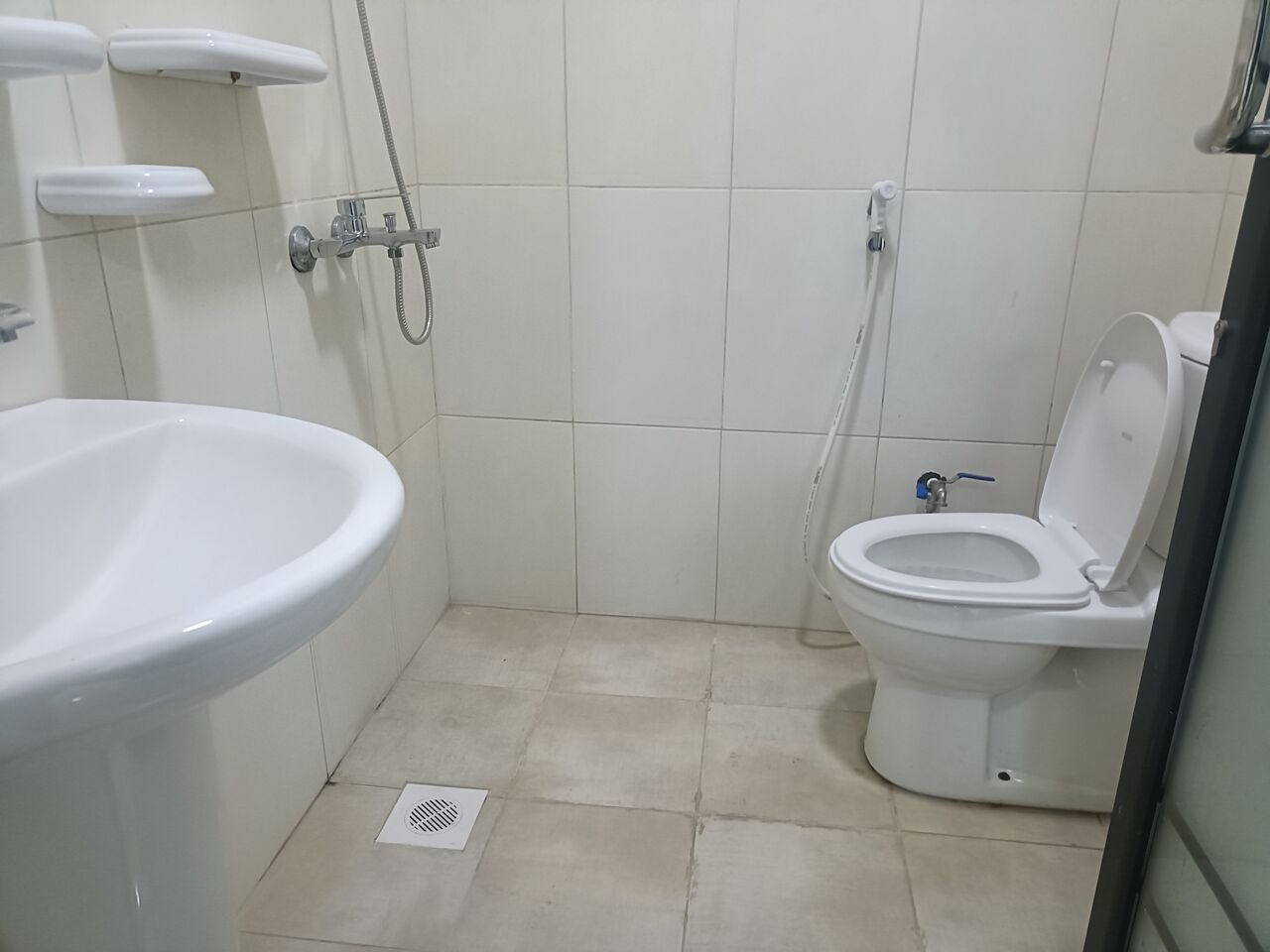 Manama, Apartments, Flats, Houses & Villas, BHD 200/month,  1 BR,  130 Sq. Meter,  Semi Furnished 1bhk With Ewa