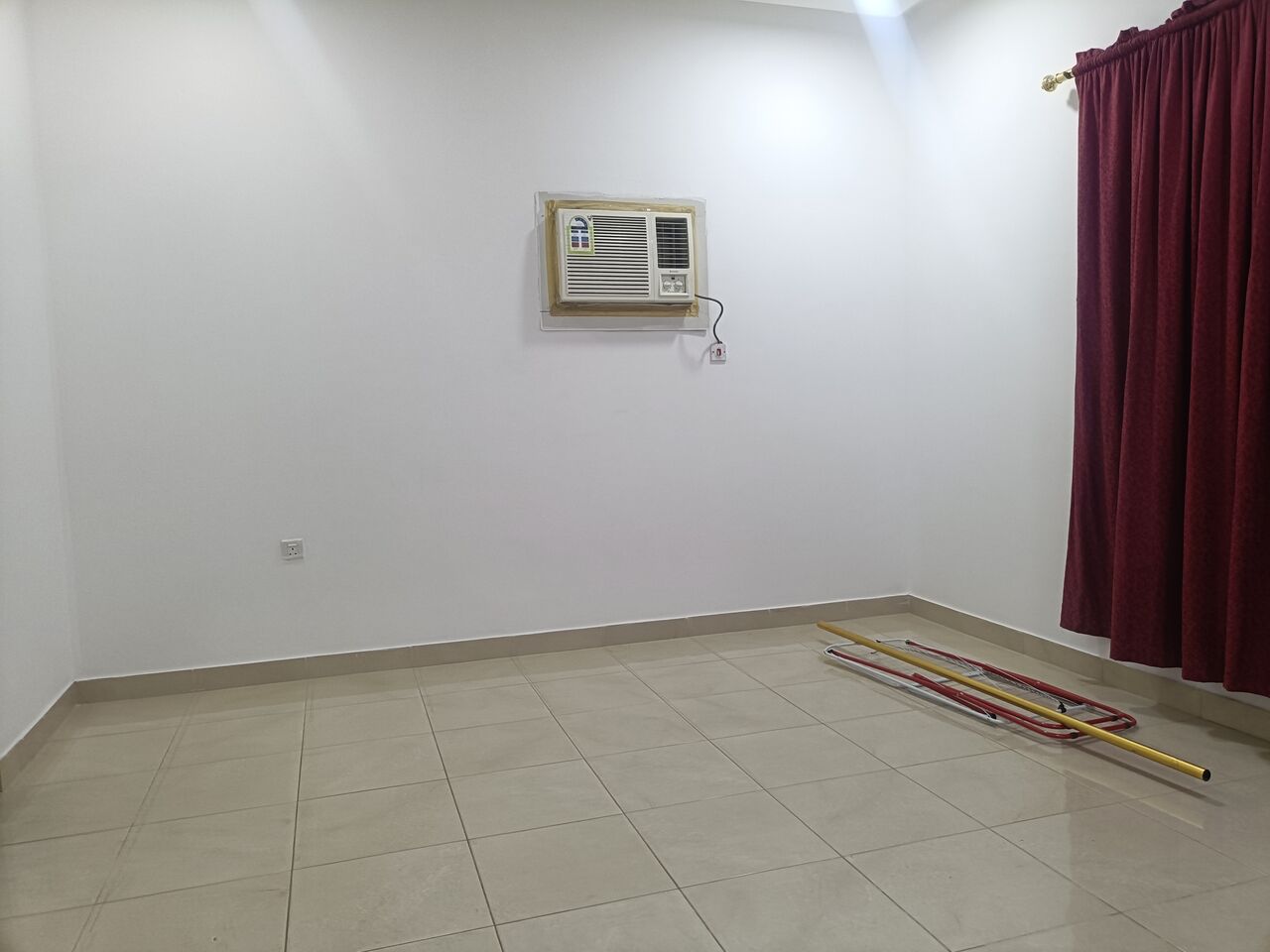 Manama, Apartments, Flats, Houses & Villas, BHD 200/month,  1 BR,  130 Sq. Meter,  Semi Furnished 1bhk With Ewa