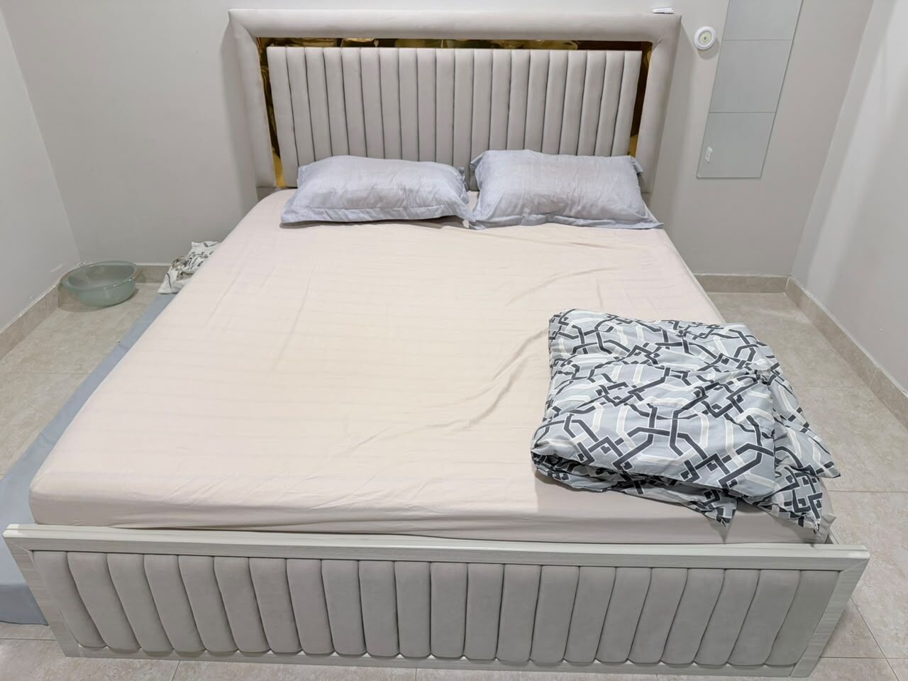 Al Thuqbah, Furniture, House Hold Items For Sale - Less Than Two Years Old