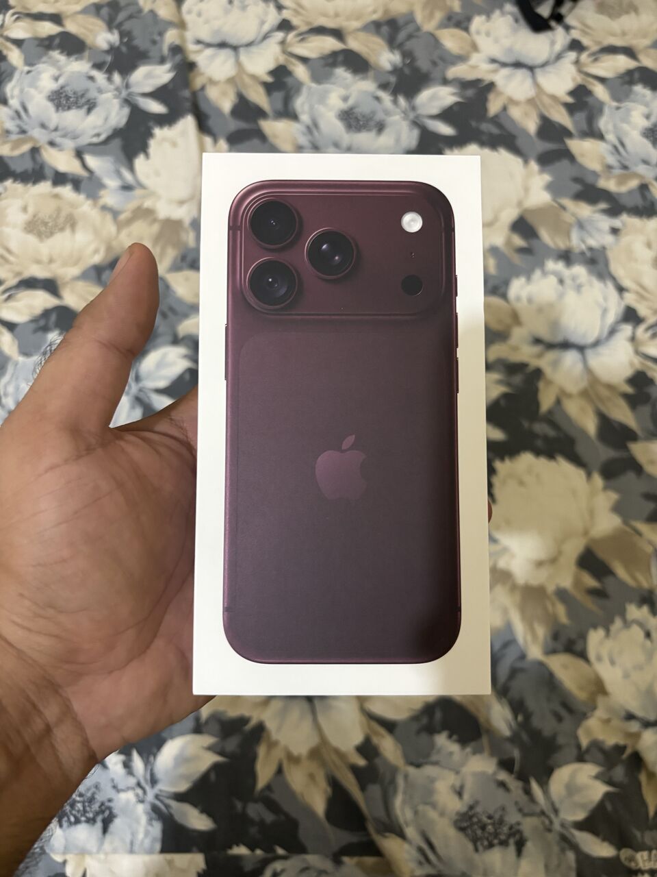 Jeddah, Mobile Phones, SAR 6200,  I Phone 18 Pro 256 GB Burgundy