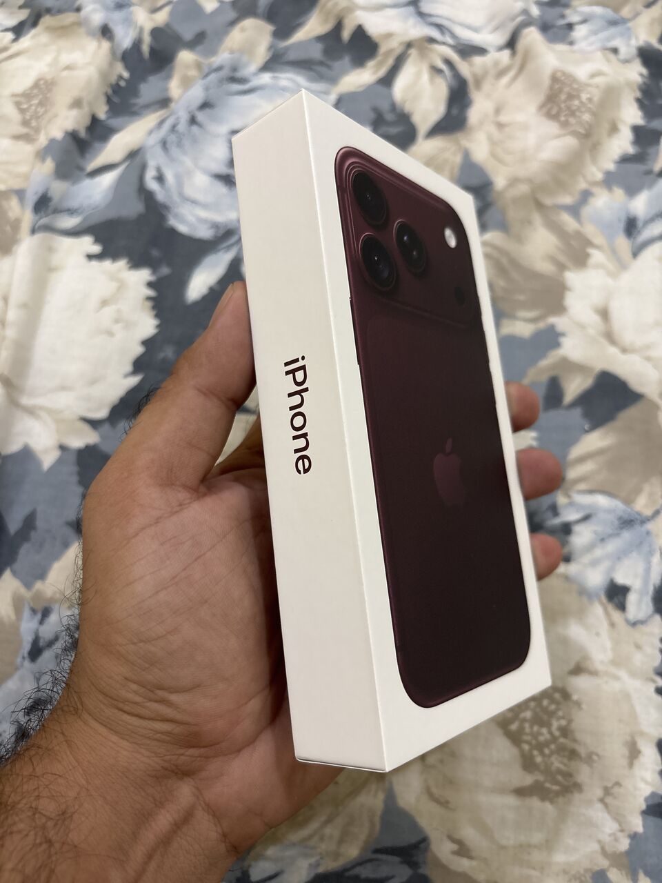 Jeddah, Mobile Phones, SAR 6200,  I Phone 18 Pro 256 GB Burgundy