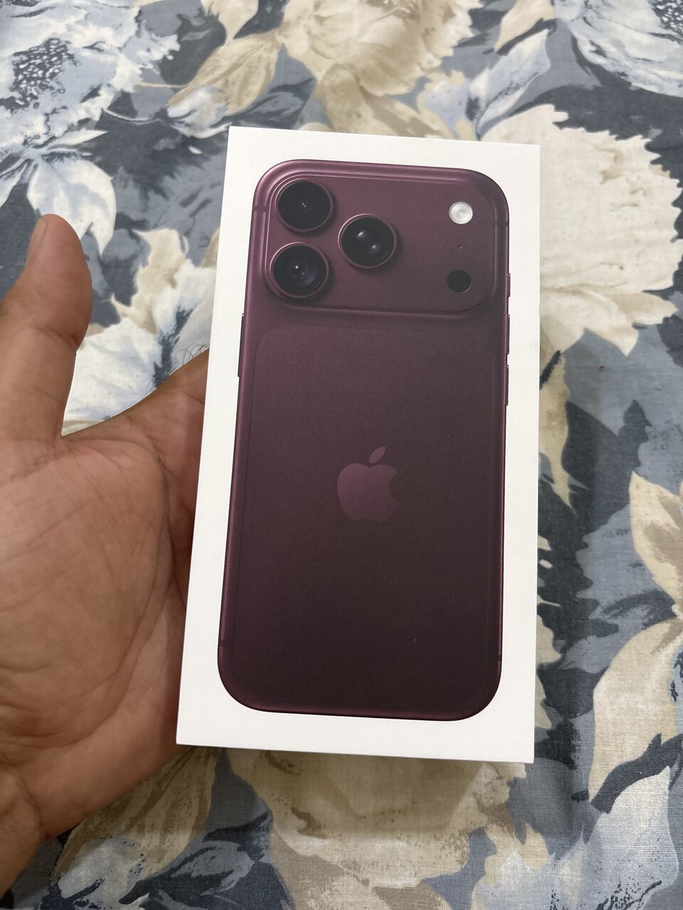 Jeddah, Mobile Phones, SAR 6200,  I Phone 18 Pro 256 GB Burgundy