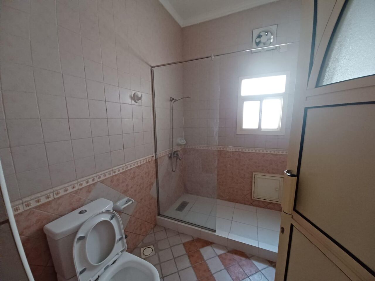 Umm Al Hassam, Apartments, Flats, Houses & Villas, BHD 400/month,  Furnished,  4 BR,  220 Sq. Meter,  A Large Apartment For Rent In Umm Al Hassam, Consisting Of Four Large Rooms, Four Bathroom