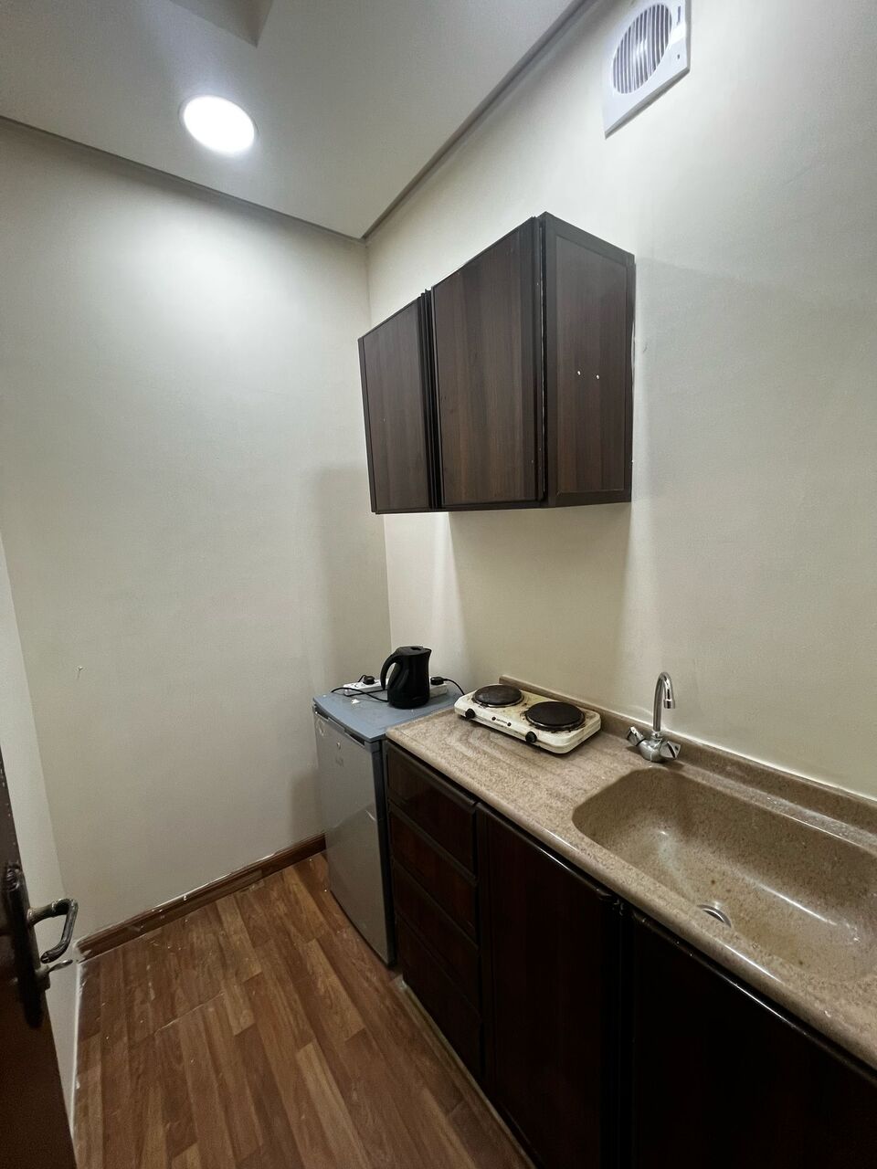 Juffair, Apartments, Flats, Houses & Villas, BHD 180/month,  Furnished,  Studio,  45 Sq. Meter,  Studio In Juffair Back Side Petrol Station  Fully Furnished  Unlimited Ewa Free WiFi  Swim