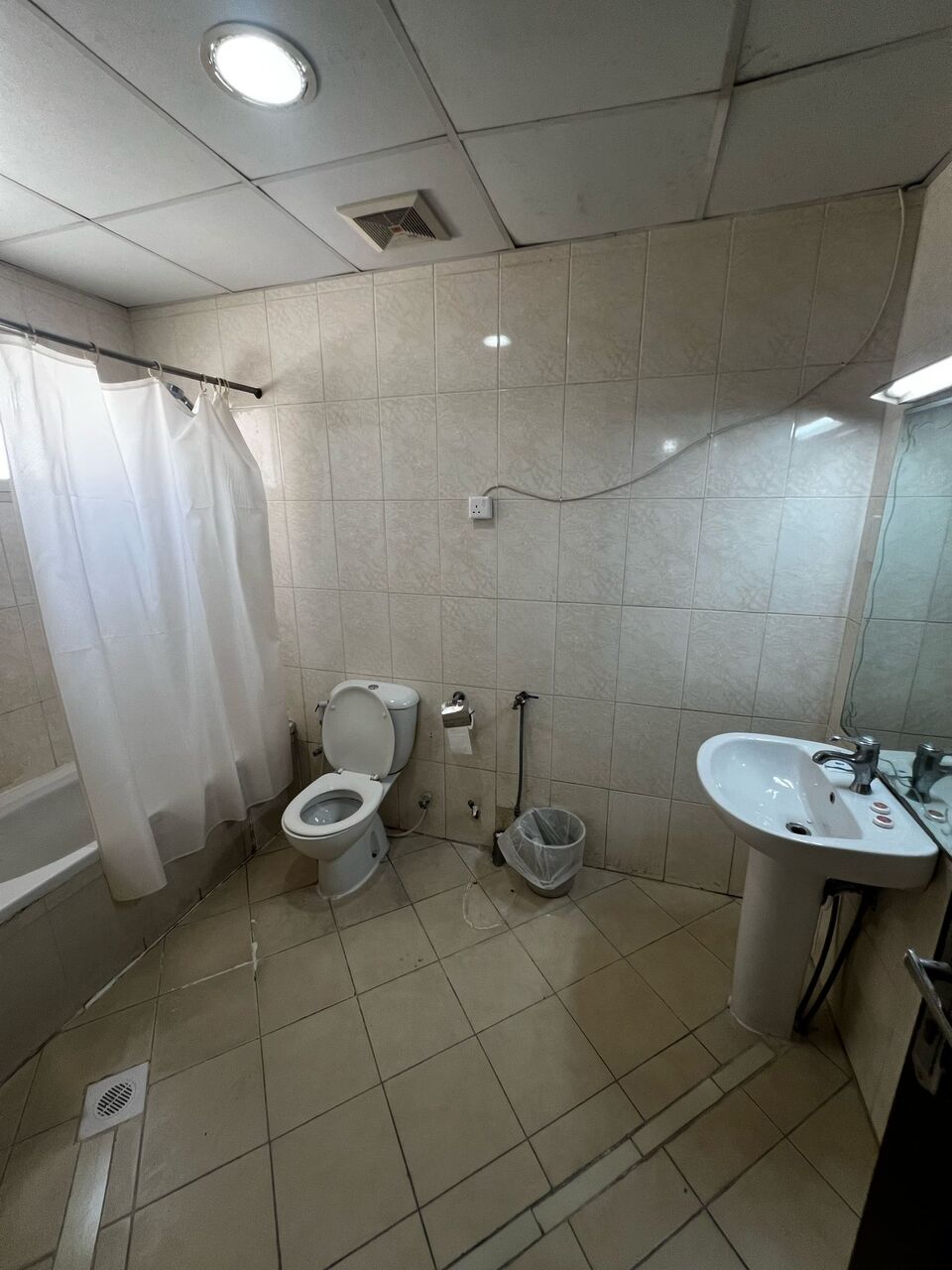 Juffair, Apartments, Flats, Houses & Villas, BHD 180/month,  Furnished,  Studio,  45 Sq. Meter,  Studio In Juffair Back Side Petrol Station  Fully Furnished  Unlimited Ewa Free WiFi  Swim