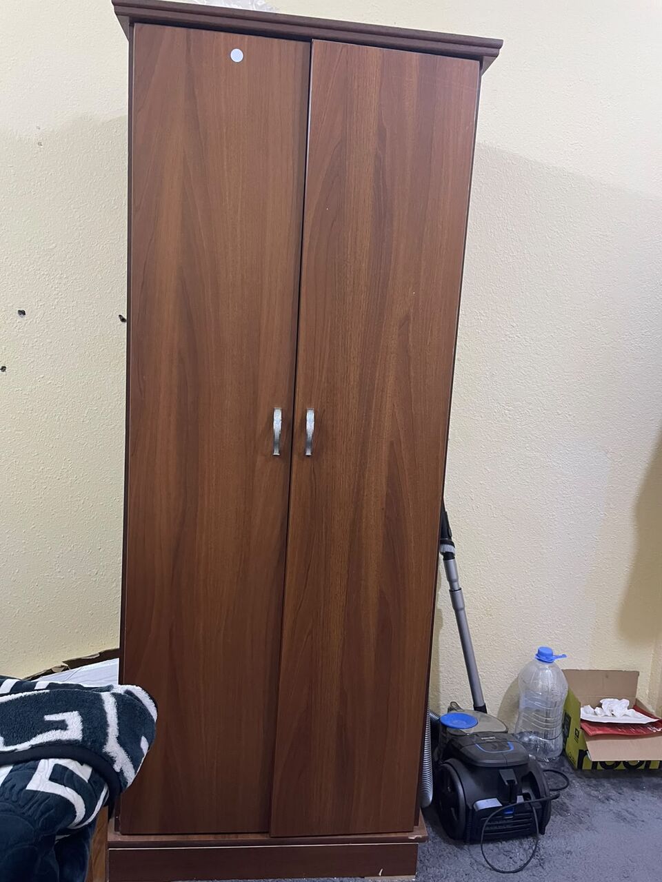 Riyadh, Furniture, SAR 800,  Used Furniture For Sale &ndash; Wardrobe, Bed, Sofa