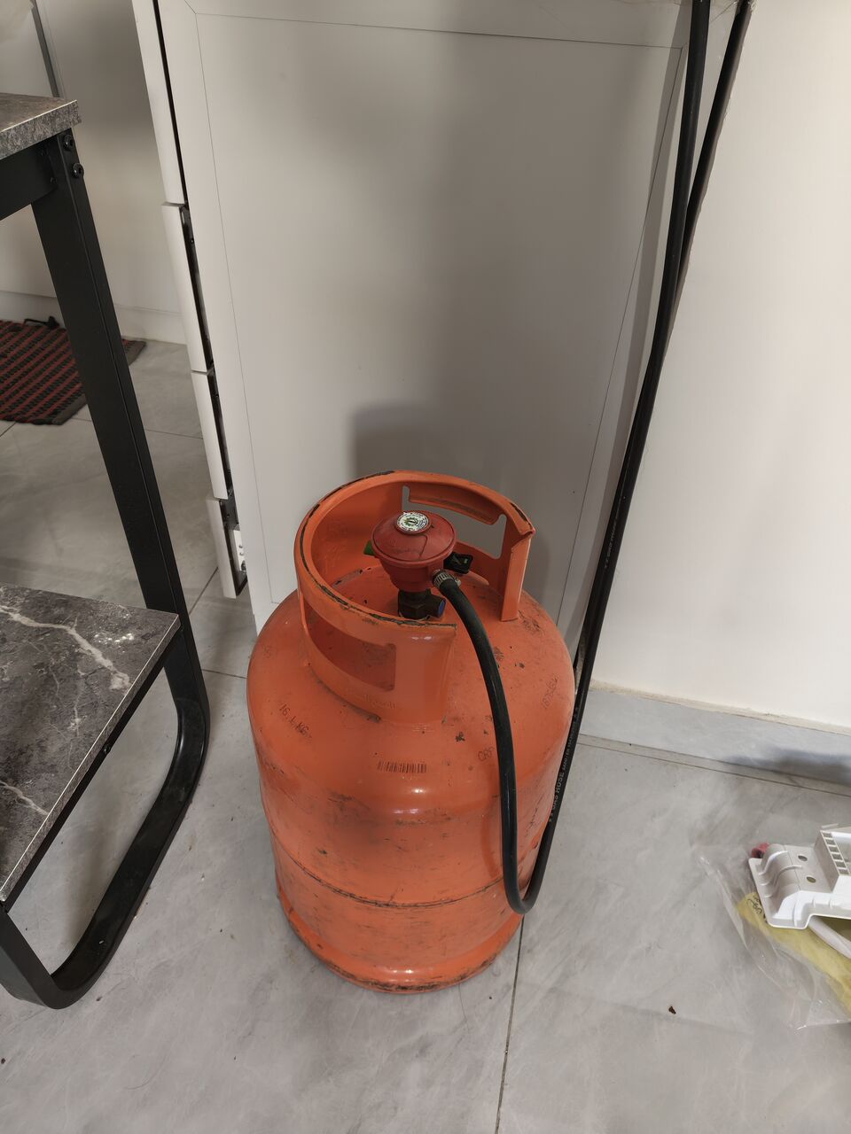 Al Sulaymaniyyah, Household Items, SAR 350,  Gas Cylinder With 2 Burner Stove, Less Used, Mixer Grinder