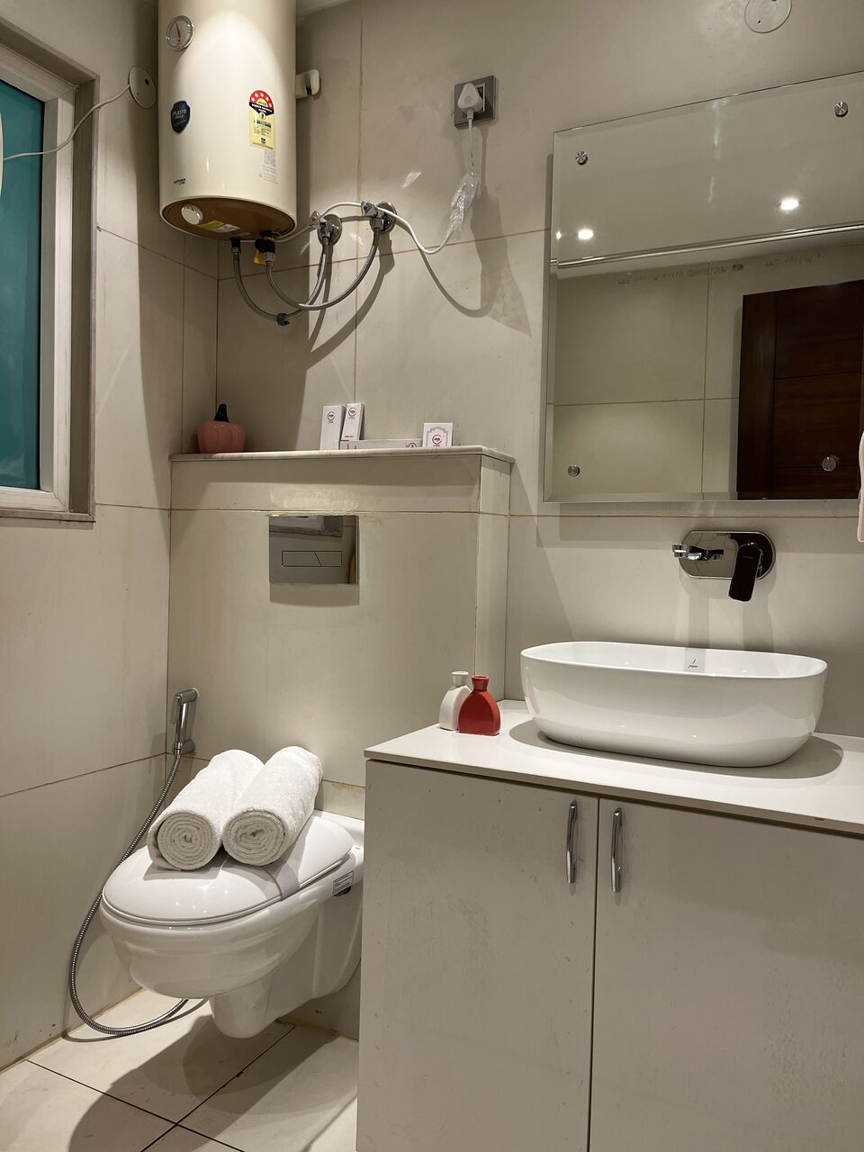 Gurgaon, Apartments, Flats, Houses & Villas, INR 4500/day,  Furnished,  1 BR,  550 Sq. Feet,  Zen Suites Luxe Collection Gurgaon