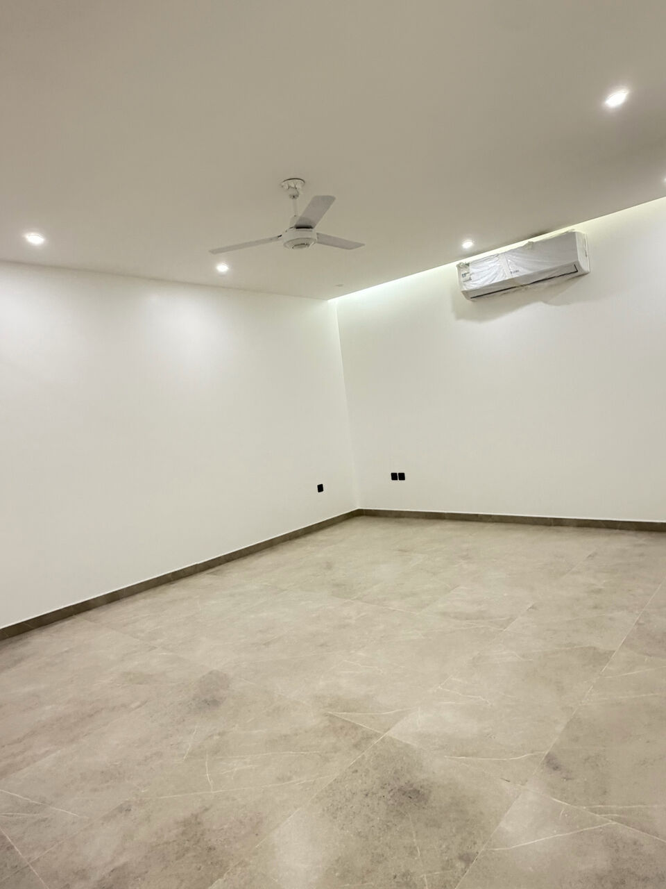 Riyadh, Apartments, Flats, Houses & Villas, SAR 180000/year,  4 BR,  Villa Floor For Rent