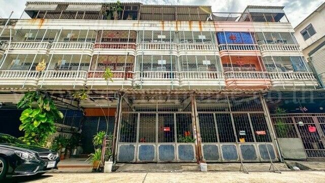 Bangkok, Real Estate For Sale, THB 4650000,  5 BR,  24 Sq. Feet,  อาคารพาณิชย์ 3.5 ชั้น ลาดพร้าววังหิน 26 