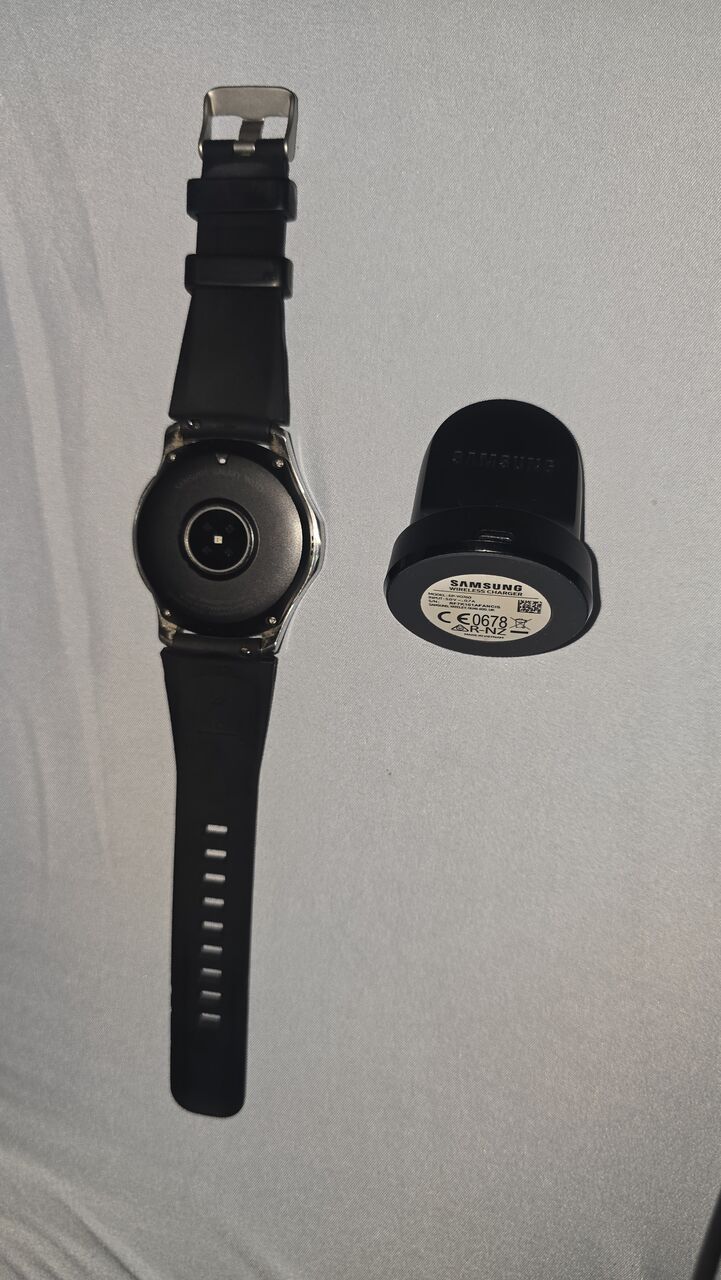 Riyadh, Watches, SAR 400,  Samsung Galaxy Smart Watch2  In Mint Condition With Wireless Charger