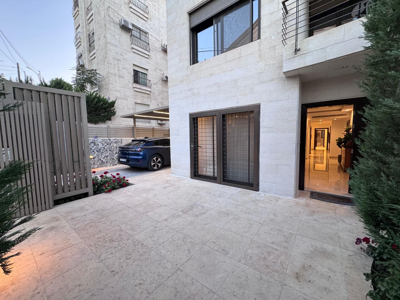 Amman, Apartments, Flats, Houses & Villas, JOD 20000/year,  Furnished,  3 BR,  Ground Fully Furinshed 3B Apartment With Outside Terrace In 4 Circle 00962777688956