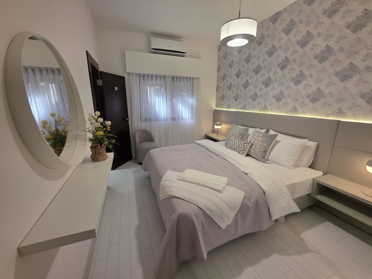 Amman, Apartments, Flats, Houses & Villas, JOD 16000/year,  Furnished,  3 BR,  Fully Furnished 3B Apart With Sharing Terrace In Jabal Webdeh 00962777688956