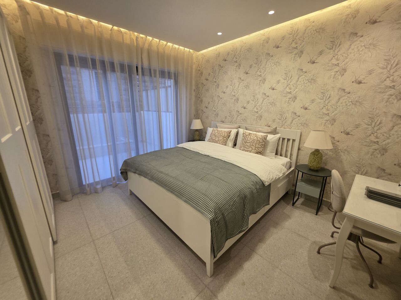 Amman, Apartments, Flats, Houses & Villas, JOD 20000/year,  Furnished,  3 BR,  Brandnew Ground Floor Fully Furnished 3B Apart  Terrace In Jabal Webdeh 00962777688956