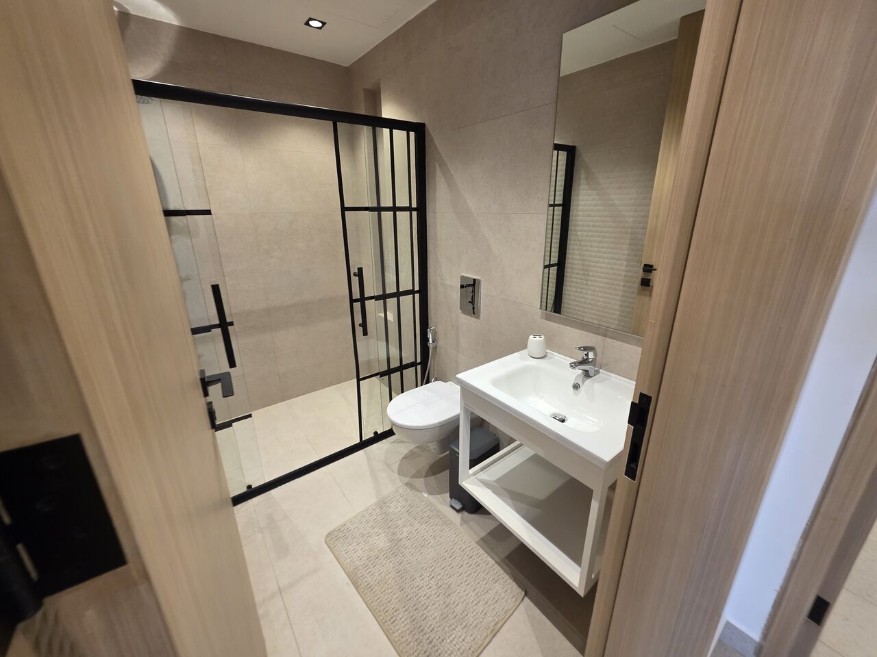 Amman, Apartments, Flats, Houses & Villas, JOD 15000/year,  Furnished,  2 BR,  Brandnew Fully Furnished 2B Apart With Baconly In Jabal Webdeh 00962777688956