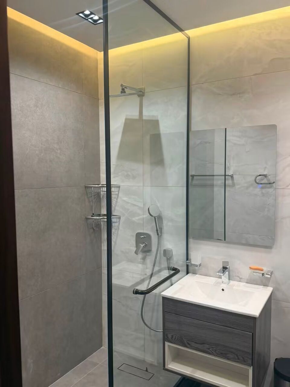 Abdoun, Apartments, Flats, Houses & Villas, JOD 18000/year,  Furnished,  3 BR,  Fully Furnished 3B Apart With Baconly In Abdoun 009627777688956